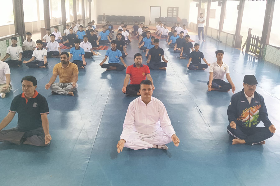 view gallery yogdiwas_210625.jpg